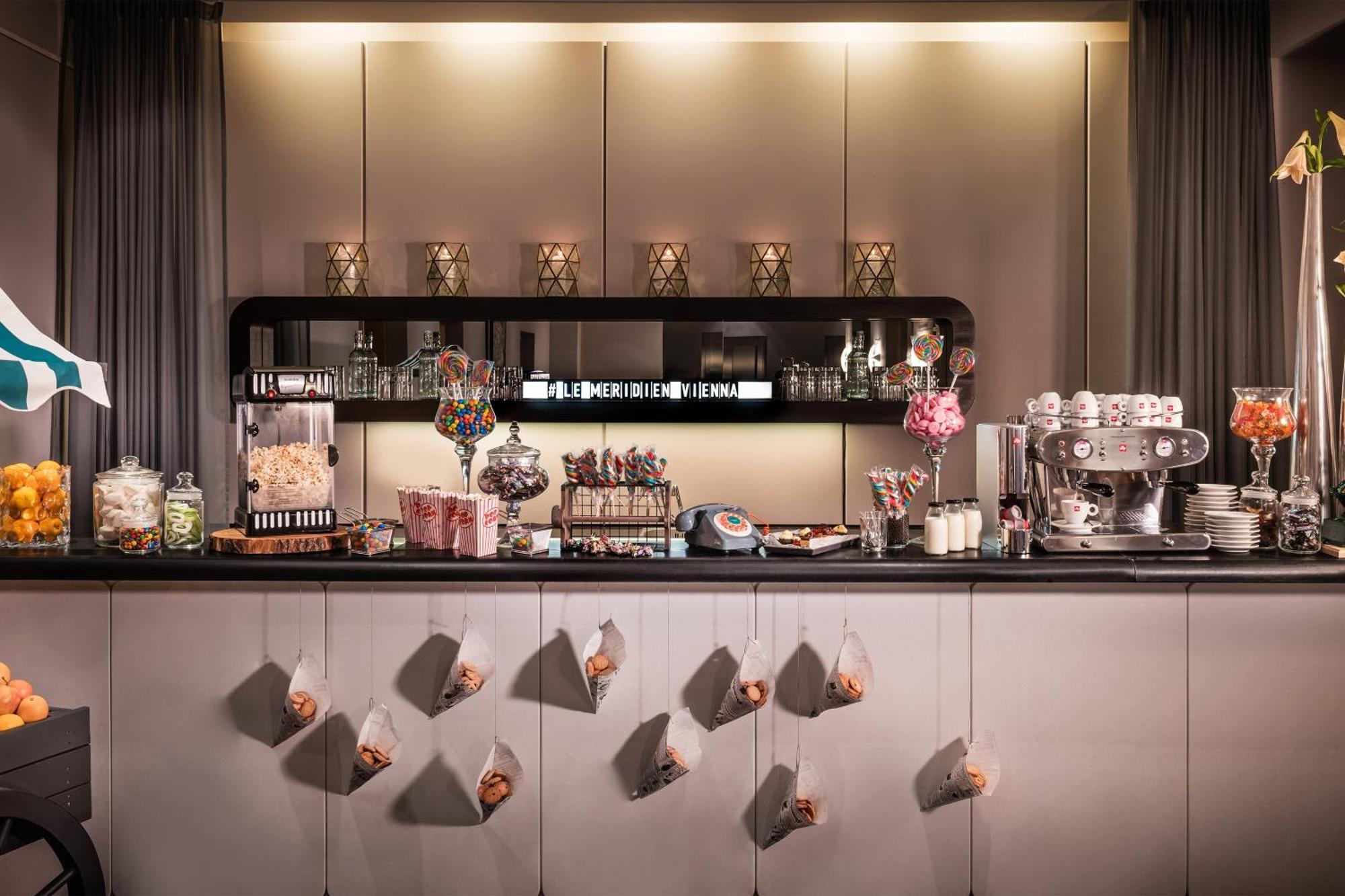 Le Meridien Βιέννη Εξωτερικό φωτογραφία The bar at the Mandarin Oriental, Munich