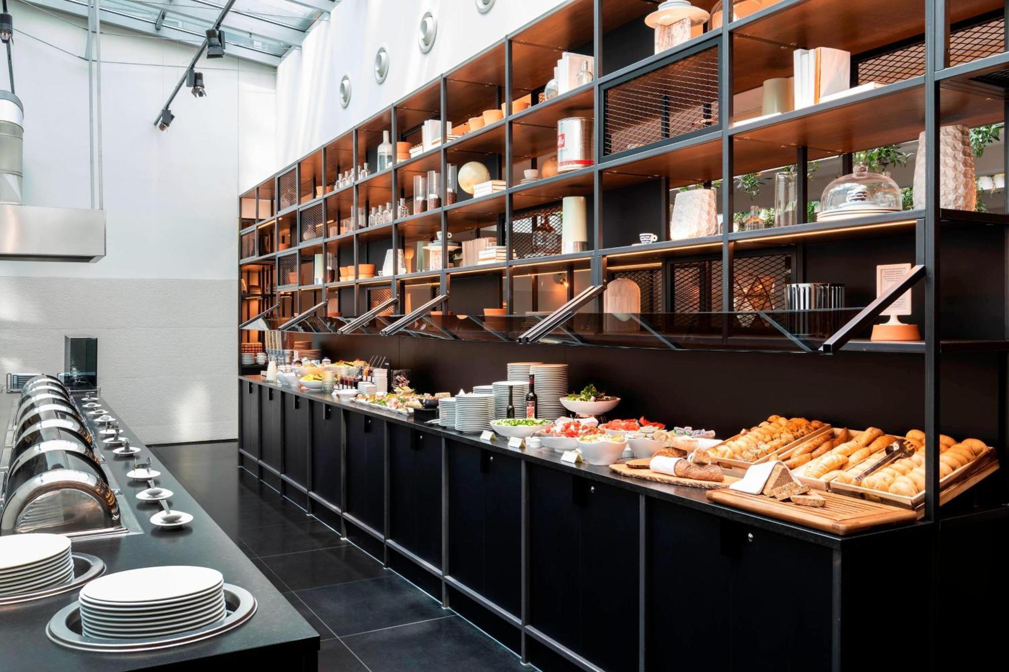 Le Meridien Βιέννη Εξωτερικό φωτογραφία The buffet at the restaurant