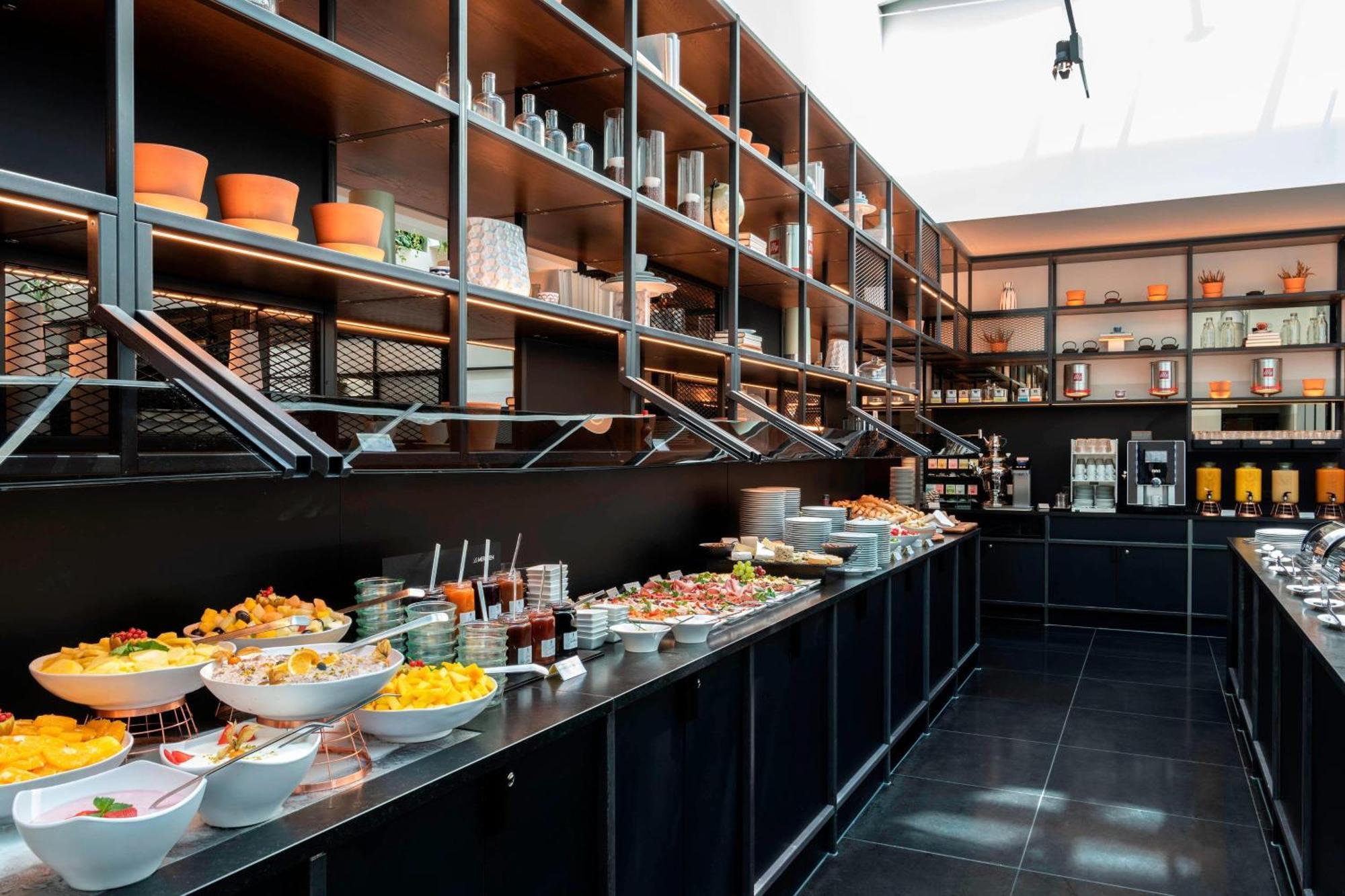 Le Meridien Βιέννη Εξωτερικό φωτογραφία The buffet at the restaurant
